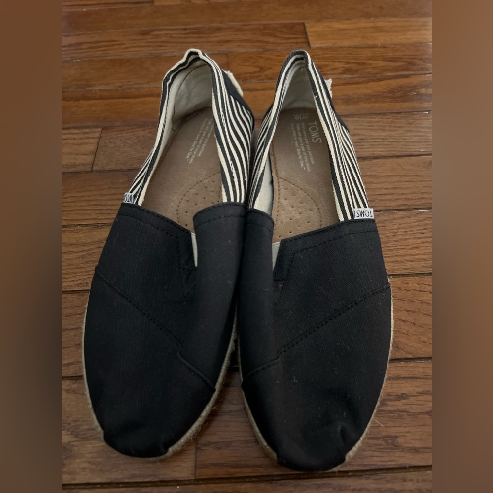 TOMS classic Slip On Women’s University Black Stripe 10 Alpargata Espadrille